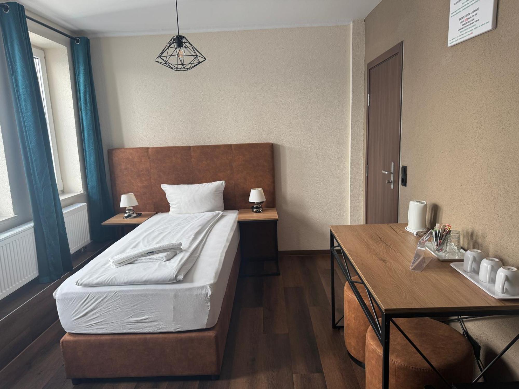 Hotel Capitol Zentrum - 24H - Friedrichshafen Luaran gambar