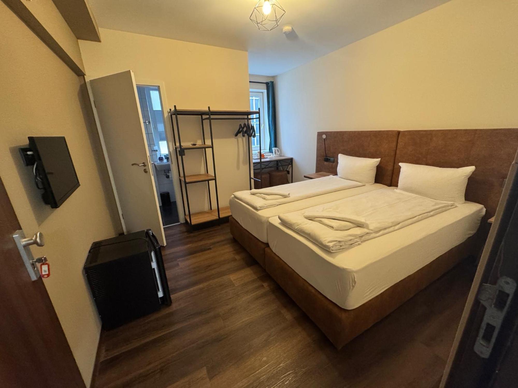 Hotel Capitol Zentrum - 24H - Friedrichshafen Luaran gambar